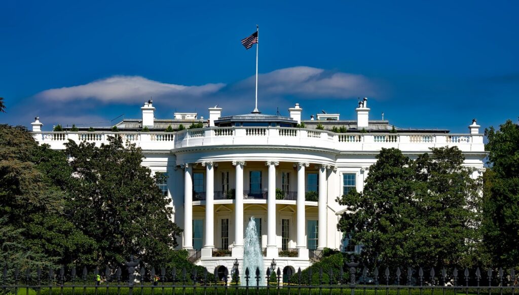 the-white-house-1623005_1920-1440×819